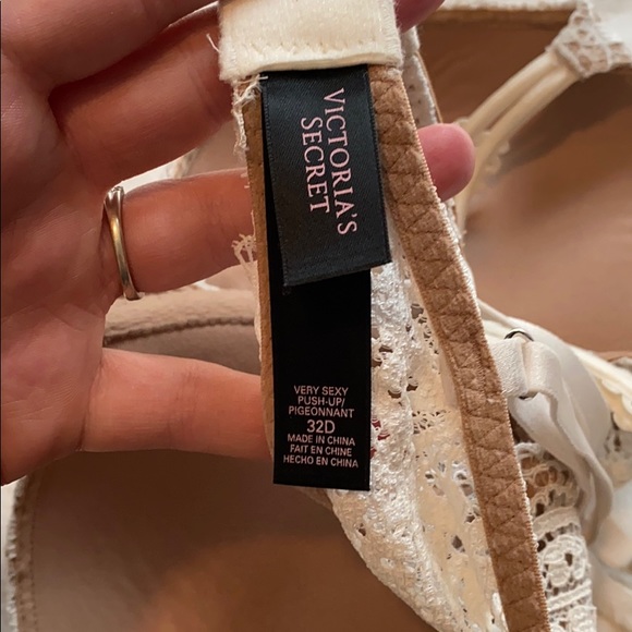 VS very sexy bra- never worn - Picture 4 of 4